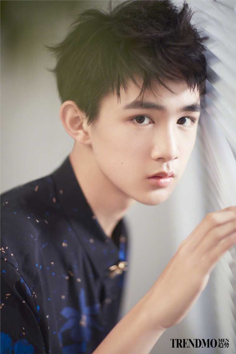 最全荣梓杉少年感男孩清爽不油腻时尚大片图片壁纸