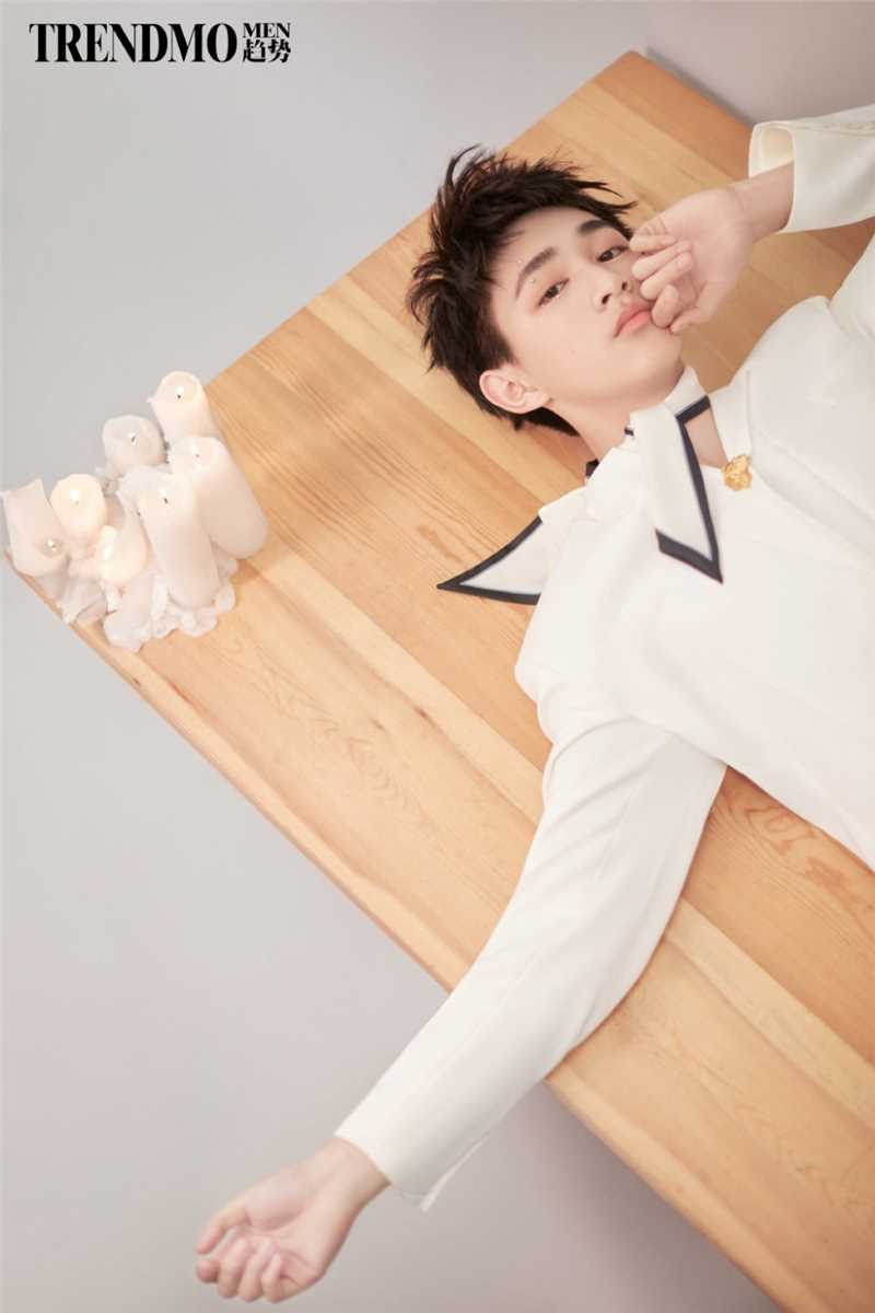 最全荣梓杉少年感男孩清爽不油腻时尚大片图片壁纸