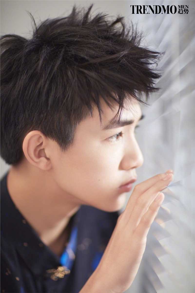 最全荣梓杉少年感男孩清爽不油腻时尚大片图片壁纸