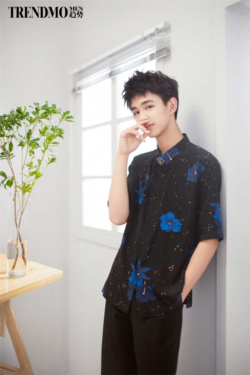 最全荣梓杉少年感男孩清爽不油腻时尚大片图片壁纸