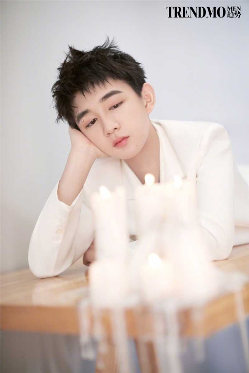 最全荣梓杉少年感男孩清爽不油腻时尚大片图片壁纸