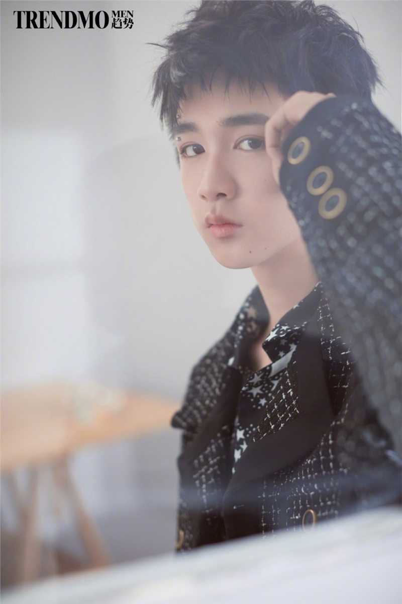 最全荣梓杉少年感男孩清爽不油腻时尚大片图片壁纸