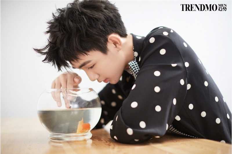 最全荣梓杉少年感男孩清爽不油腻时尚大片图片壁纸