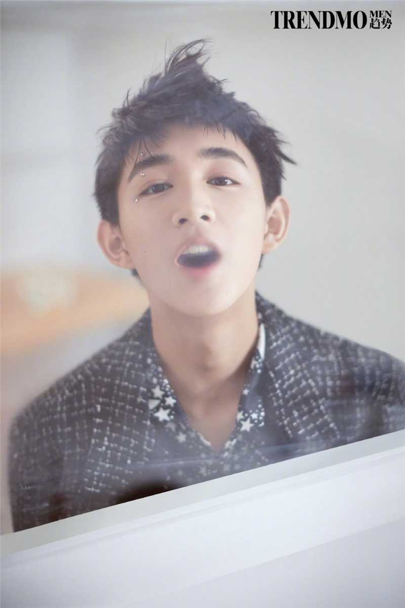 最全荣梓杉少年感男孩清爽不油腻时尚大片图片壁纸