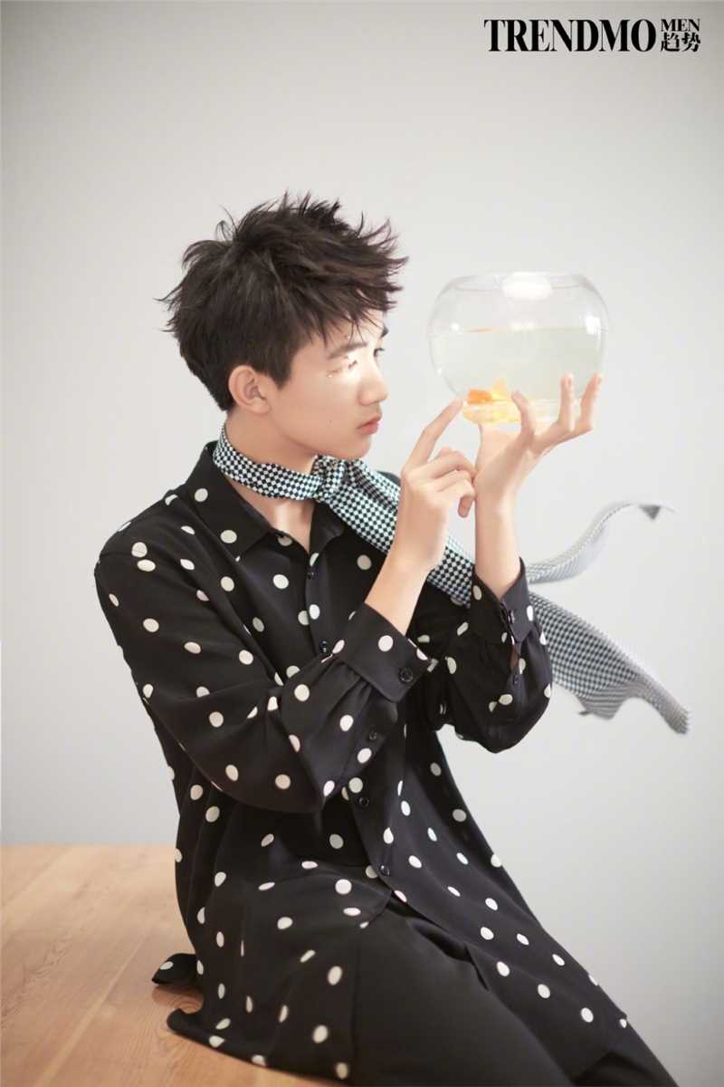 最全荣梓杉少年感男孩清爽不油腻时尚大片图片壁纸