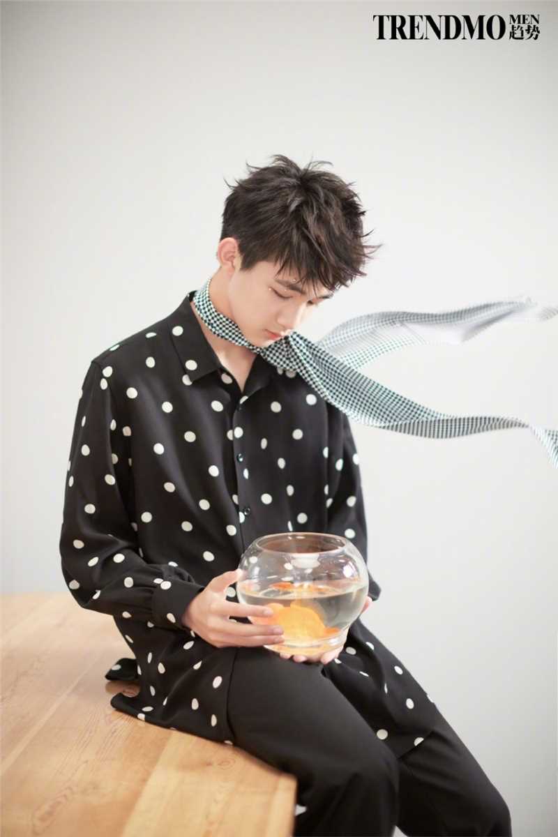 最全荣梓杉少年感男孩清爽不油腻时尚大片图片壁纸