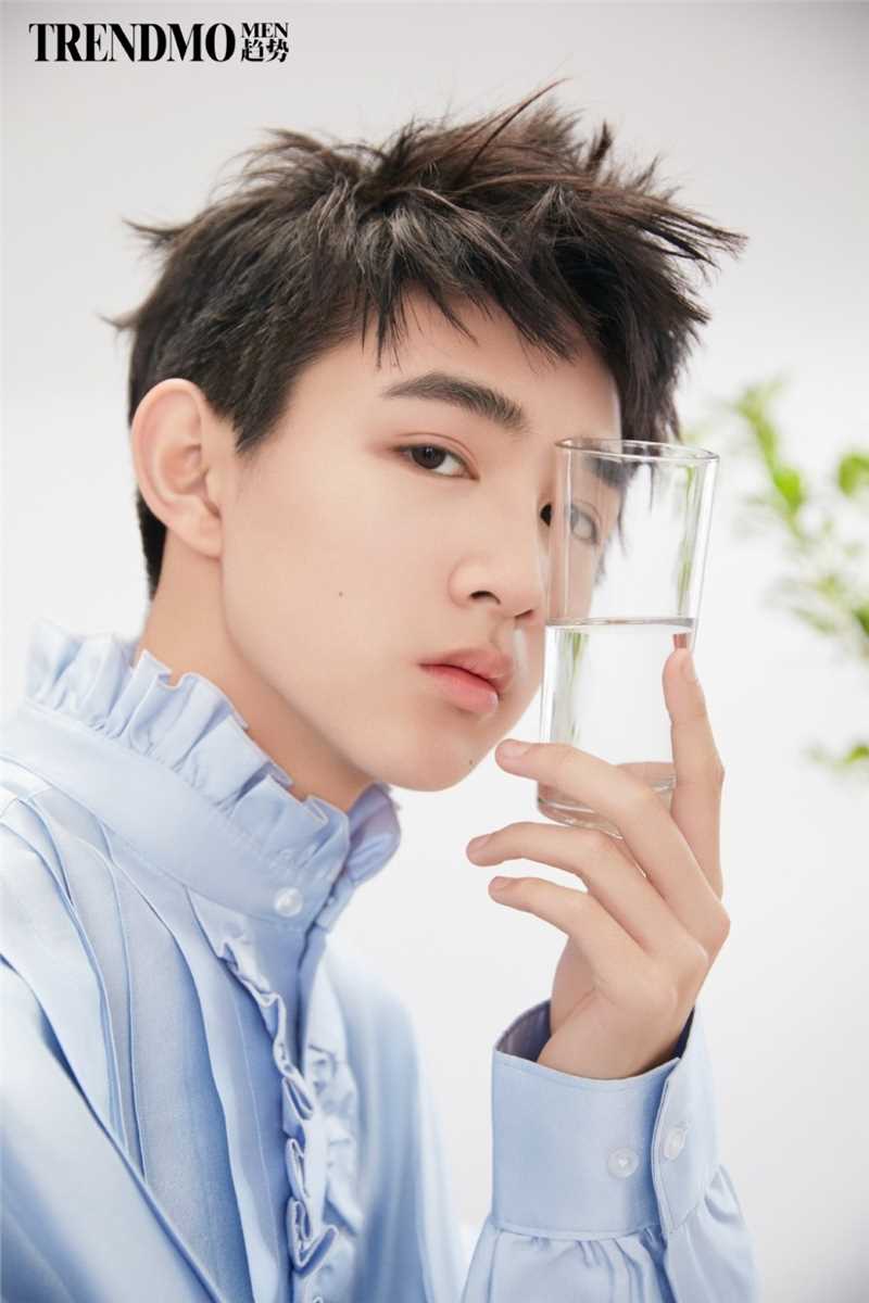 最全荣梓杉少年感男孩清爽不油腻时尚大片图片壁纸