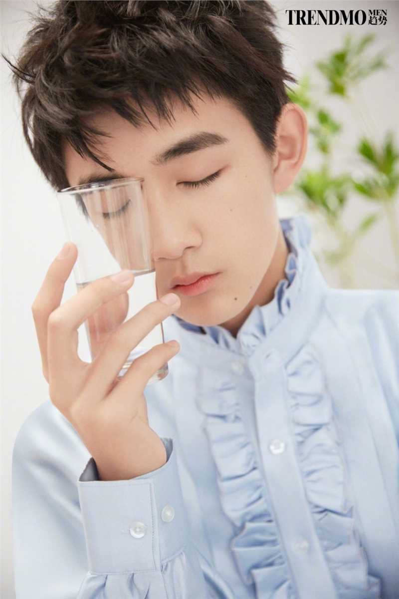 最全荣梓杉少年感男孩清爽不油腻时尚大片图片壁纸