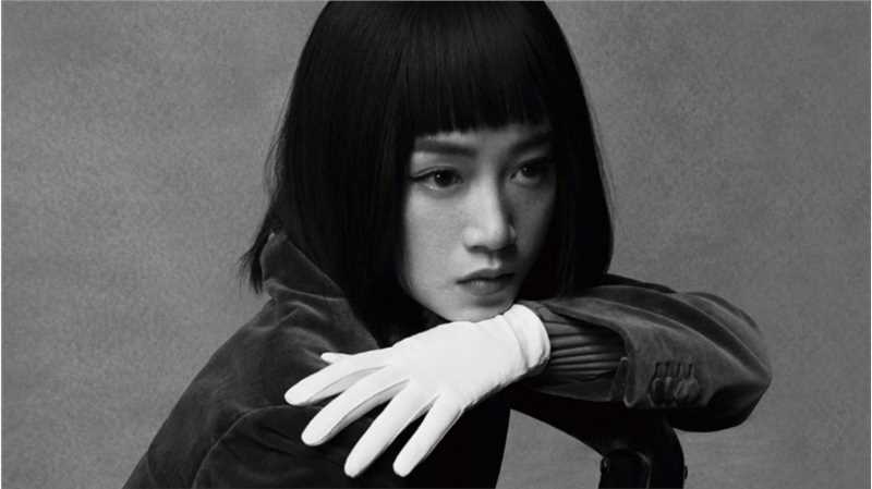 高清蓝盈莹复古雀斑妆齐刘海高冷撞色时尚图册