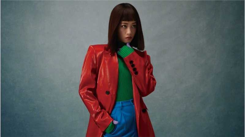 高清蓝盈莹复古雀斑妆齐刘海高冷撞色时尚图册