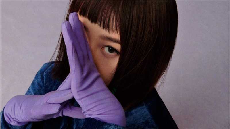 高清蓝盈莹复古雀斑妆齐刘海高冷撞色时尚图册