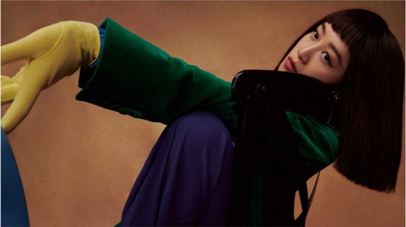 高清蓝盈莹复古雀斑妆齐刘海高冷撞色时尚图册