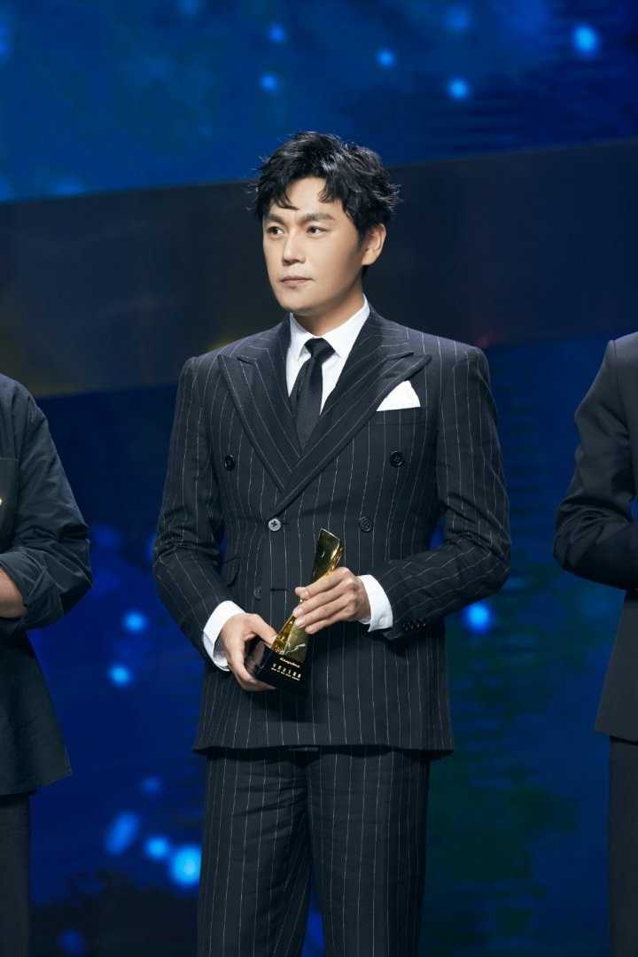 特别专辑文艺型男秦昊时尚先生盛典温文尔雅图图片