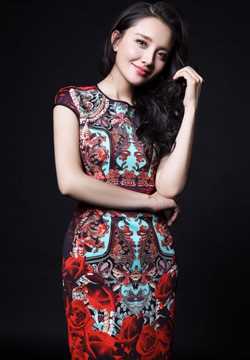 最全迪丽热巴珍珠项链黑色抹胸性感薄纱礼服图片壁纸