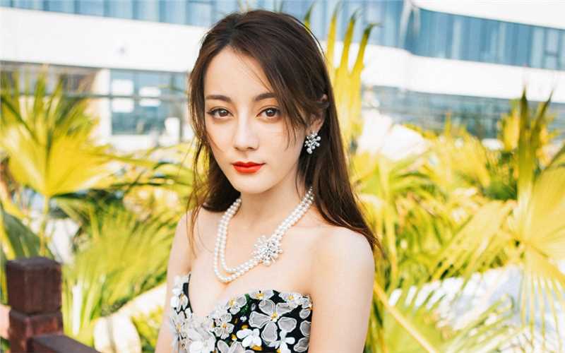 最全迪丽热巴珍珠项链黑色抹胸性感薄纱礼服图片壁纸