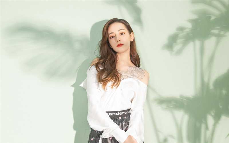 最全迪丽热巴珍珠项链黑色抹胸性感薄纱礼服图片壁纸