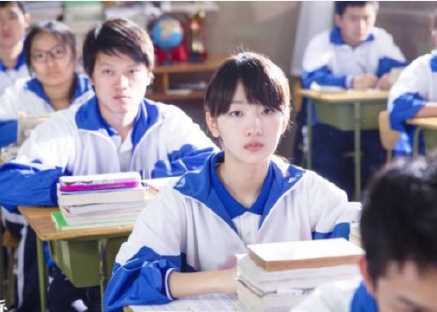 饰演青春学生的美女明星清纯校园校服合集