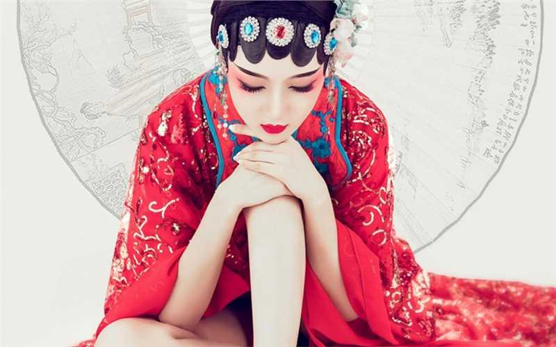 戏曲风古装美女浓妆艳抹妖娆大长腿艺术照