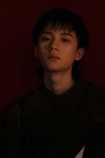 最新潮流男孩赖冠霖抱着猫咪的时尚拍摄图片壁纸