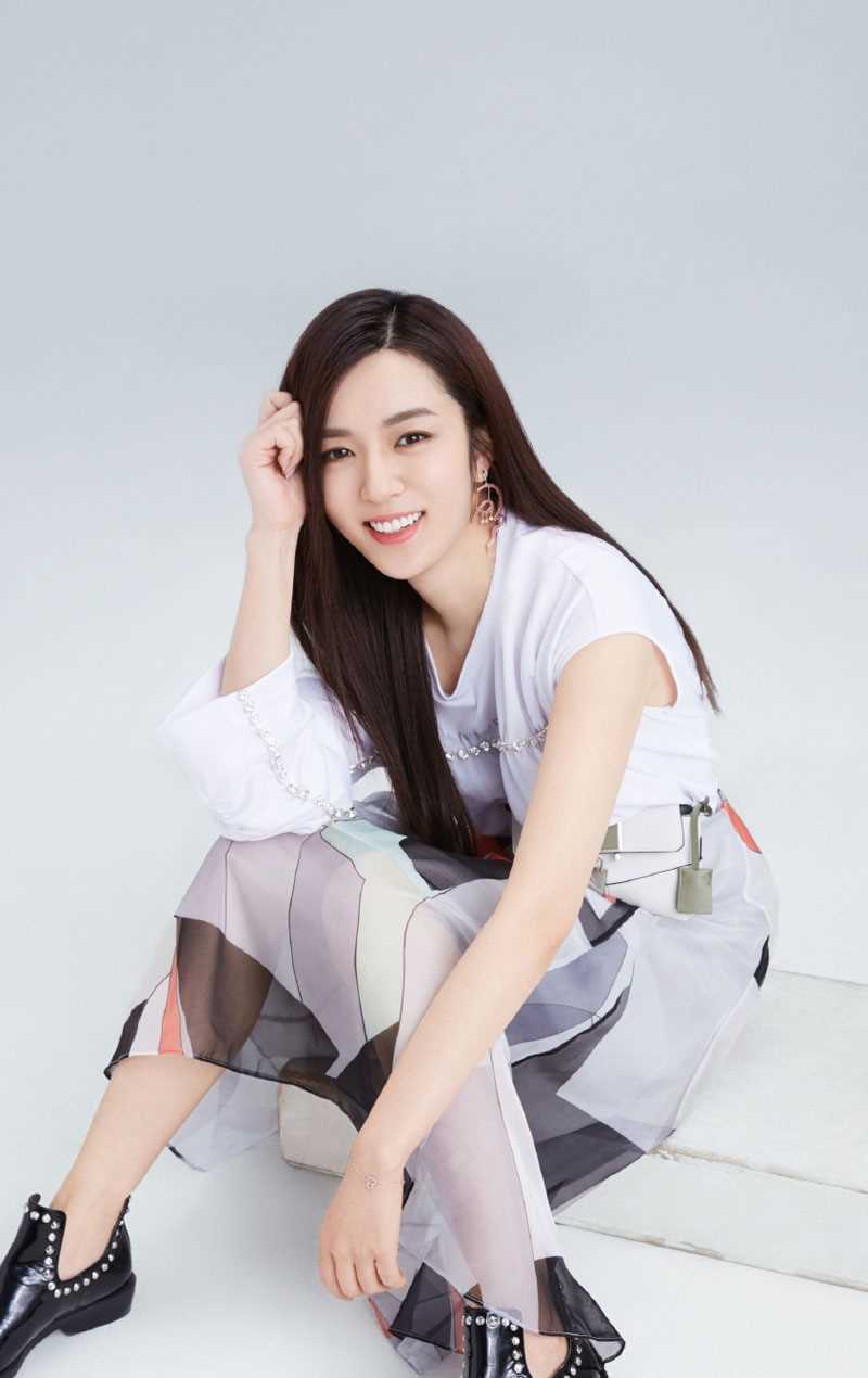 优质中国女演员王晓晨妩媚又霸气的时尚相册