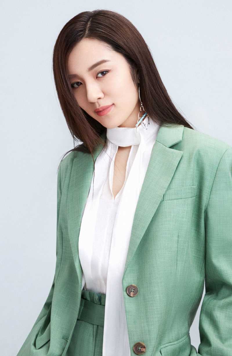 优质中国女演员王晓晨妩媚又霸气的时尚相册