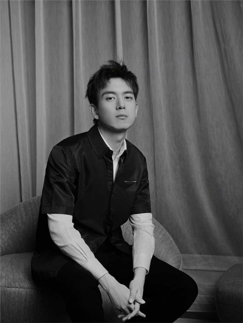 优质李现清爽短发黑外套白衬衫休闲黑白时尚图片图片