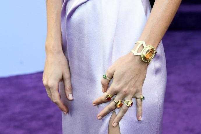 在《复联4》惊奇队长布丽·拉尔森性感美照中的