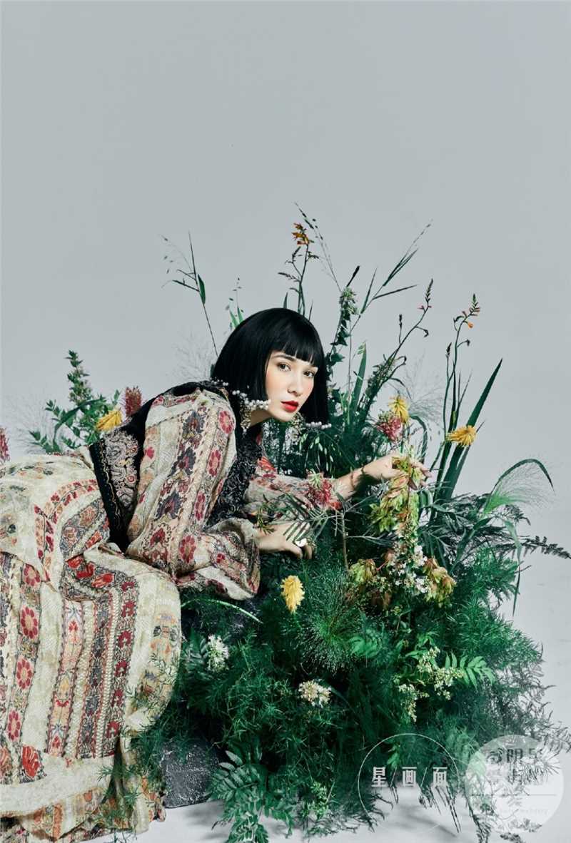 精选卢靖姗大胆时尚挑战银白短发杂志封面图片图册