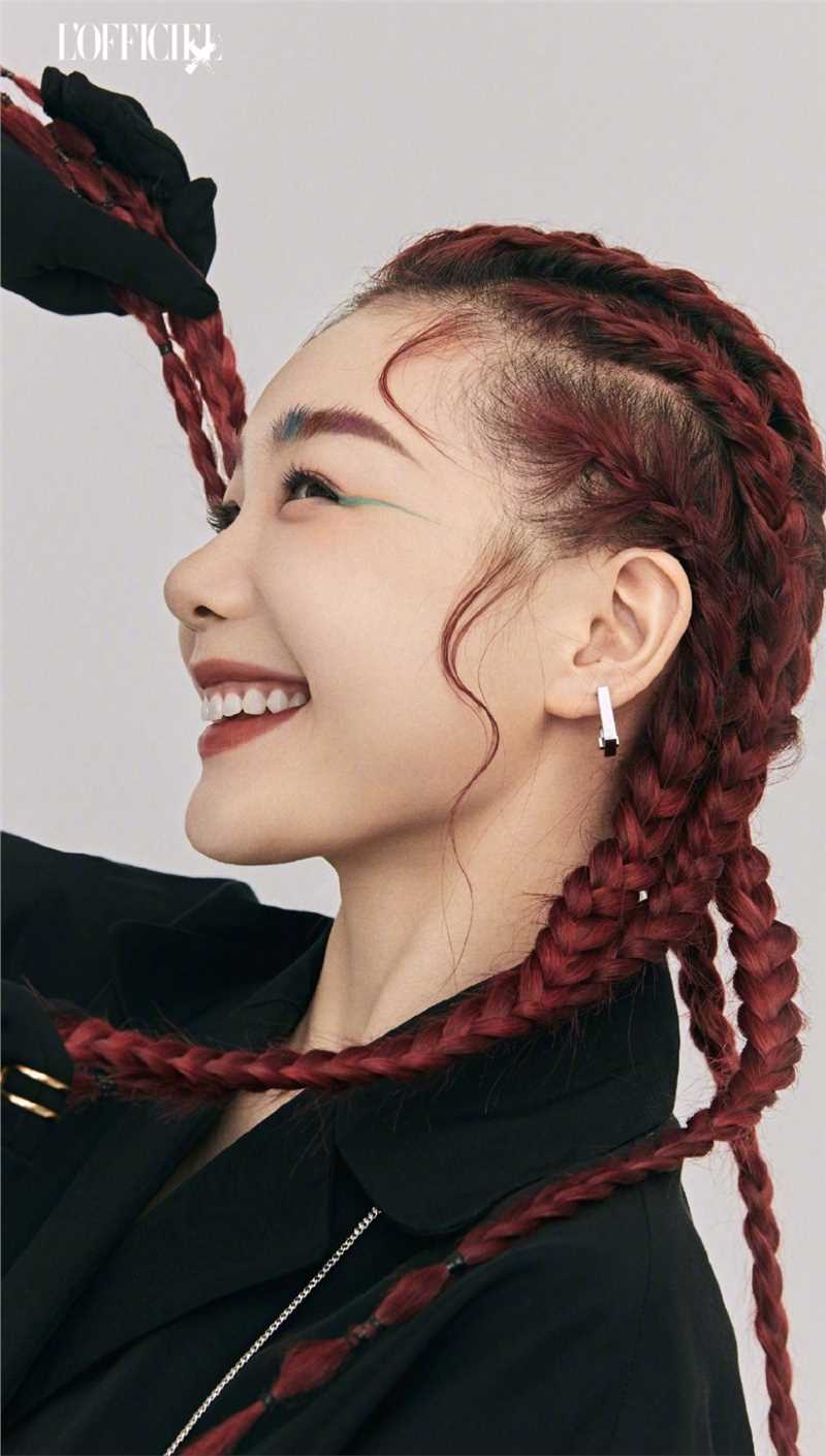 最新红发拳击辫女孩徐梦洁又甜又酷时尚拍摄图片壁纸