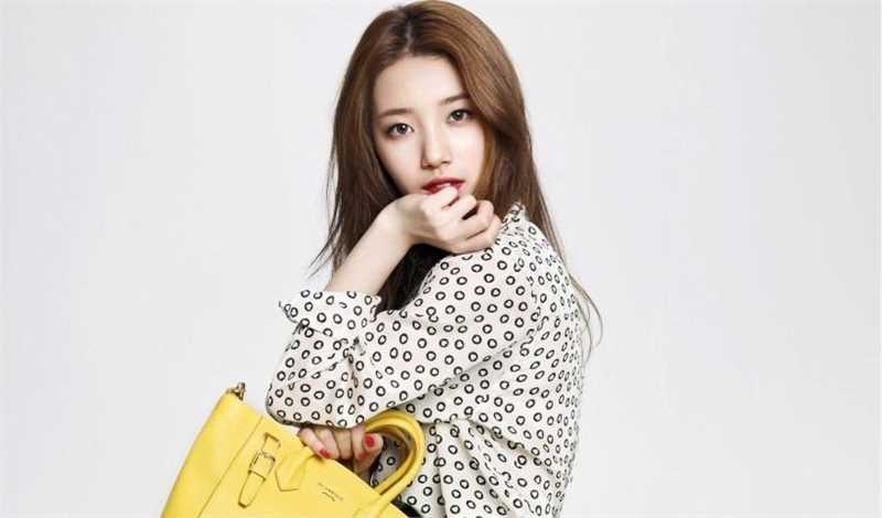 最新氧气女神裴秀智清纯风壁纸