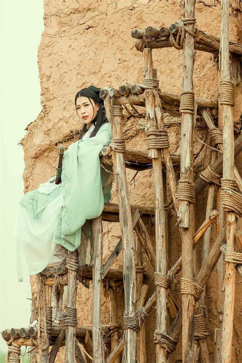 最新古装美女戈壁沙漠清新壁纸