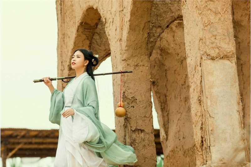 最新古装美女戈壁沙漠清新壁纸