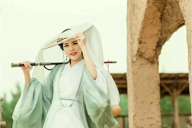 最新古装美女戈壁沙漠清新壁纸