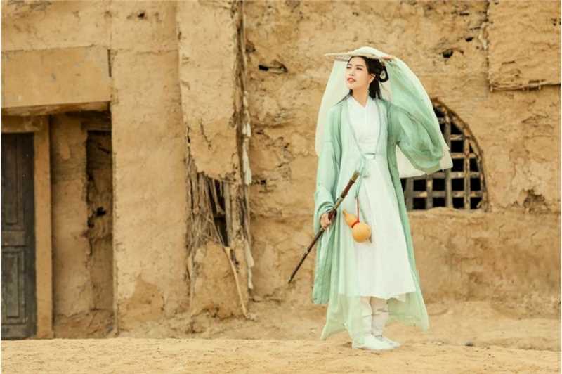 最新古装美女戈壁沙漠清新壁纸