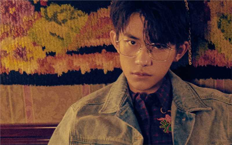 优质文艺风复古装大佬易烊千玺时尚相册