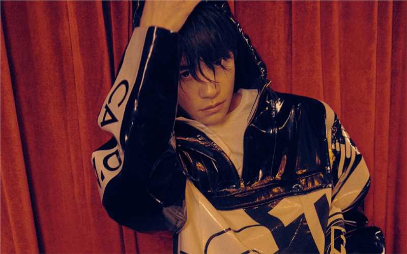 优质文艺风复古装大佬易烊千玺时尚相册