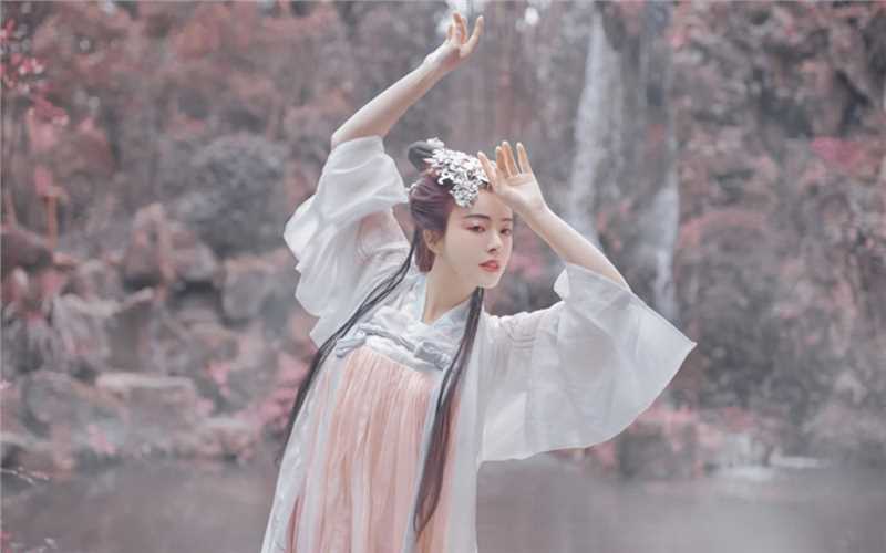 最新清纯古装少女甜美户外壁纸