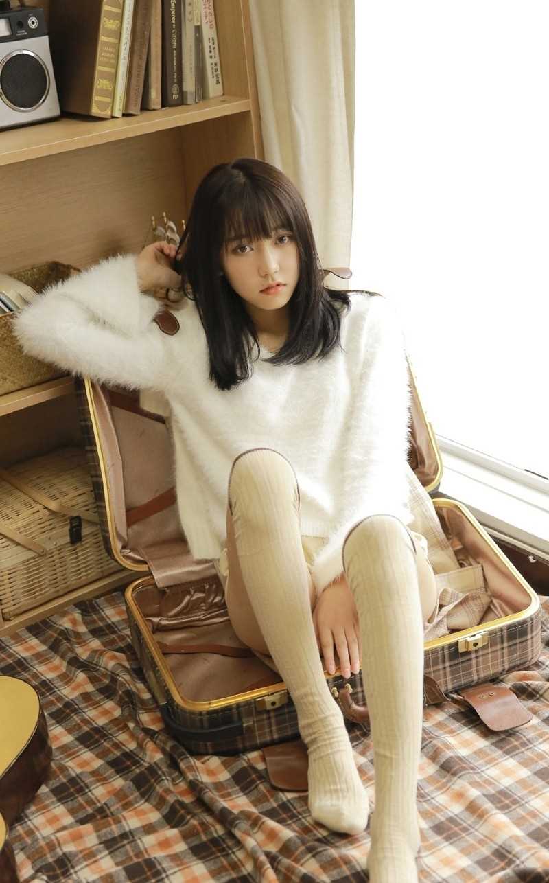 精选甜美女孩暖冬诱惑居家图册