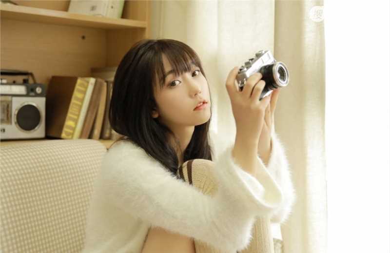 精选甜美女孩暖冬诱惑居家图册