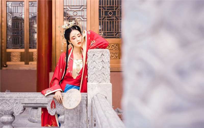 倾国倾色古装美女户外