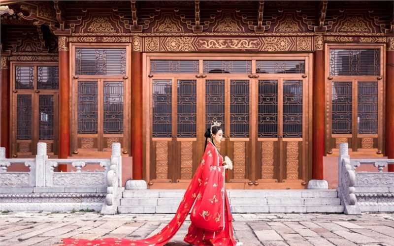 倾国倾色古装美女户外