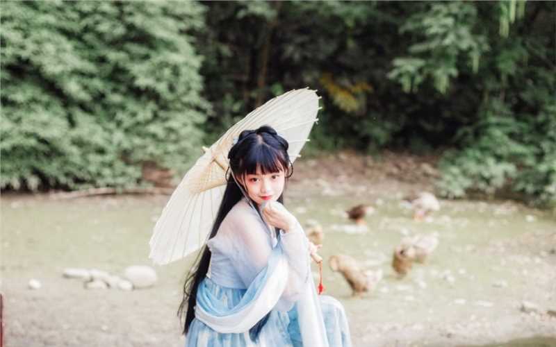 倾国倾色古装美女户外