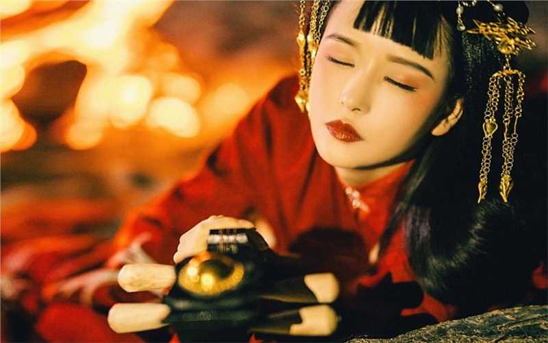 倾国倾色古装美女户外