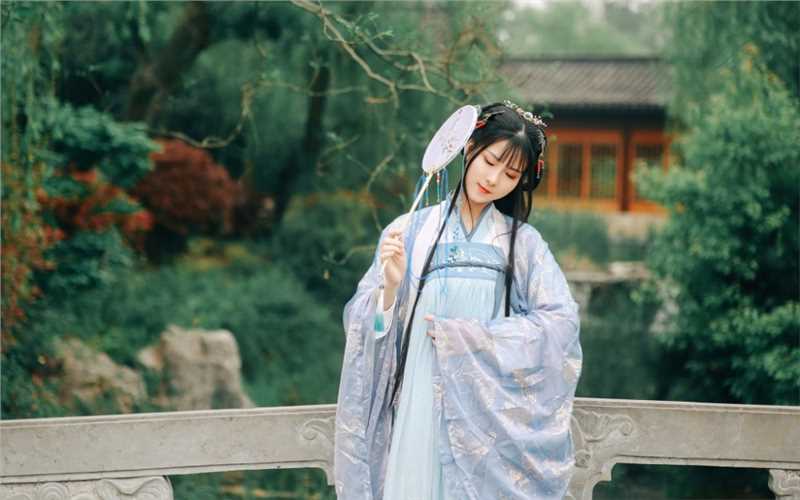 清纯美女汉服户外图片
