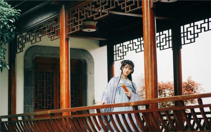 清纯美女汉服户外图片