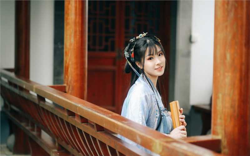 清纯美女汉服户外图片