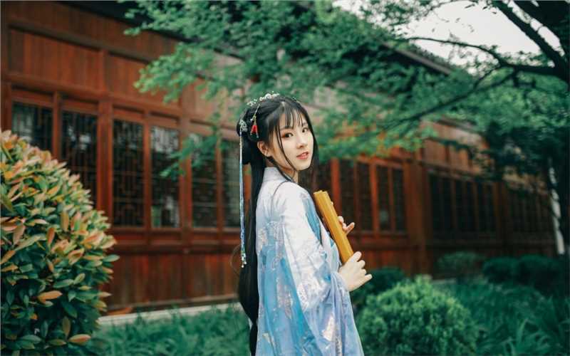 清纯美女汉服户外图片