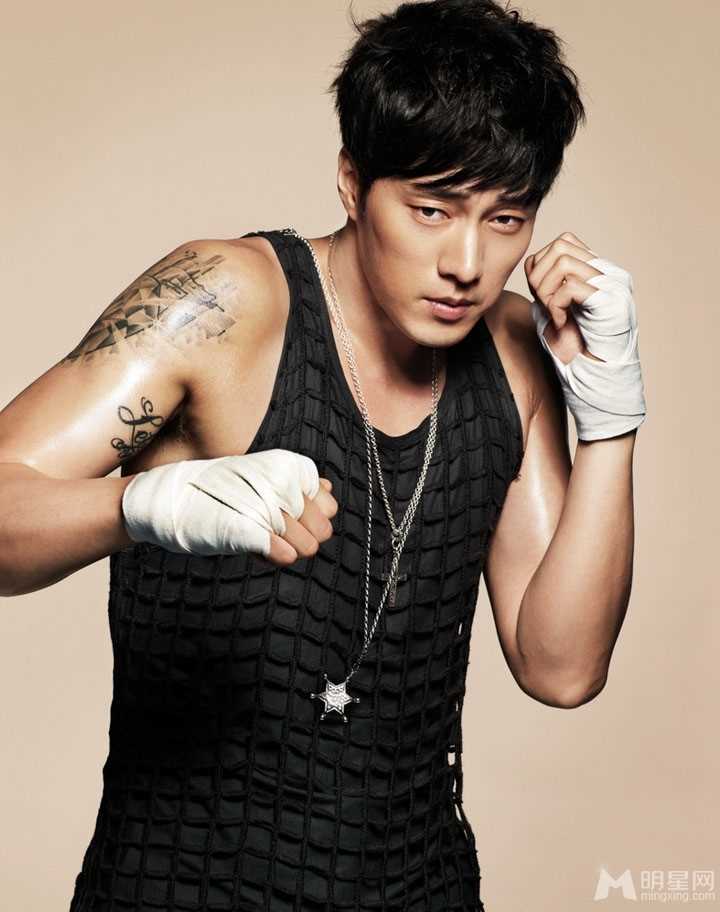 最新魅力大叔苏志燮时尚图片壁纸