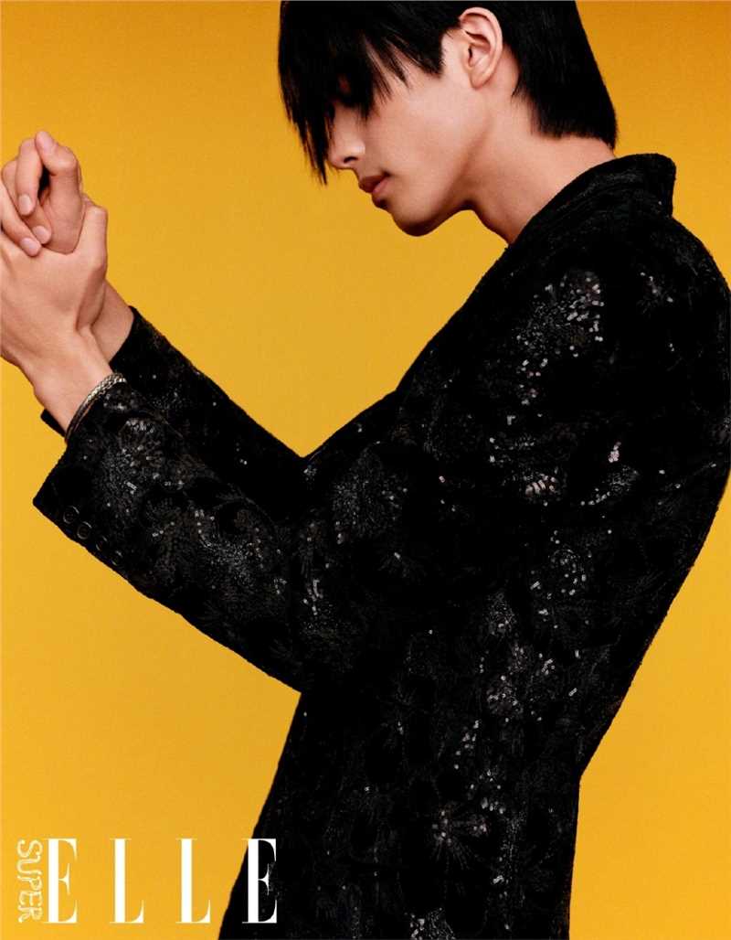 优质宋威龙复古风撩人男友力时尚杂志封面图片相册