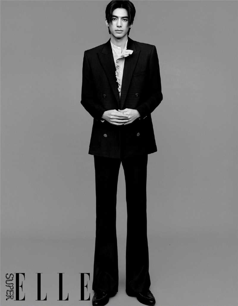 优质宋威龙复古风撩人男友力时尚杂志封面图片相册